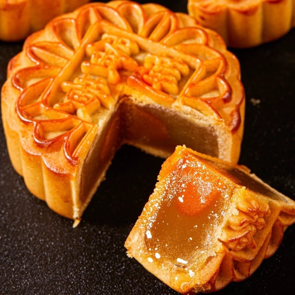 Endian Salted Egg Yolk Lotus Seed Paste Mooncake